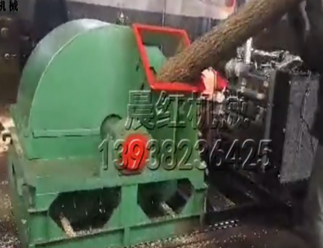 大型木屑機粉碎整棵樹-乐鱼官网機械